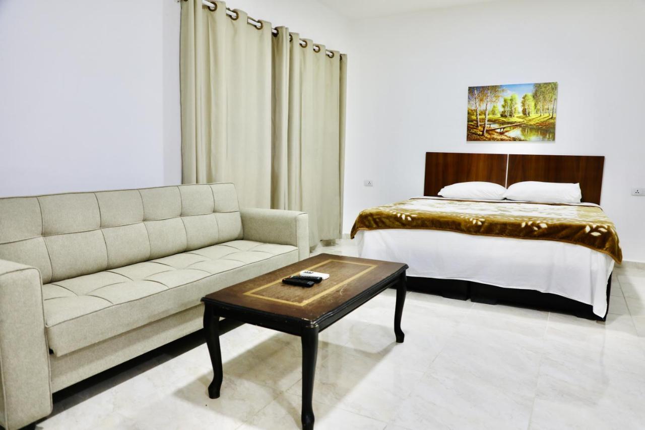 Al Qastal Faraseen Apartments מראה חיצוני תמונה