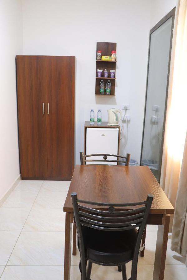 Al Qastal Faraseen Apartments מראה חיצוני תמונה